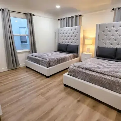 Renovated Three Bedroom Near Cedars Sinai and Beverly Hills With Parking