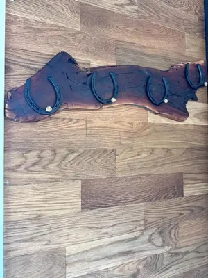 a wooden object on a wooden floor at Zaromelranch