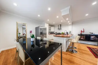 a kitchen and dining room with a table and chairs at Bright 2 Bedroom Home in the Heart of Santa Monica in Los Angeles