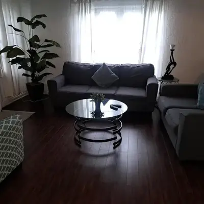3 bedroom plus 2 baths in Beverly hills