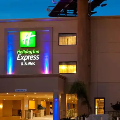 Holiday Inn Express & Suites Woodland Hills by IHG