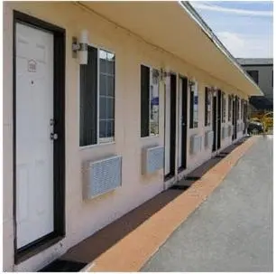 a row of windows on the side of a building at Tower Motel Long Beach in Long Beach