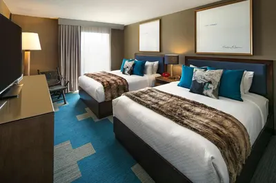 a hotel room with two beds and a television at Hotel Hermosa in Hermosa Beach