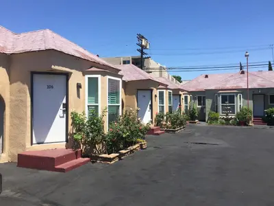 a row of houses in a parking lot at El Royale Hotel - Near Universal Studios Hollywood in Los Angeles