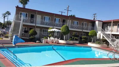 a swimming pool in front of a hotel at Willow Tree Lodge in Fullerton