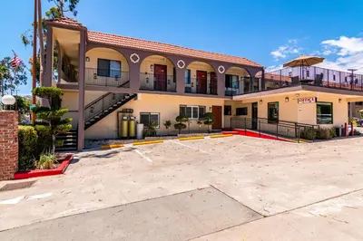 an empty parking lot in front of a building at Glenridge Inn Glendale - Pasadena in Glendale
