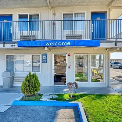 Motel 6-Lancaster
