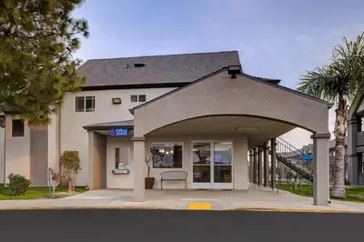 a building with an archway in front of it at Motel 6-Buttonwillow, CA Central in Buttonwillow