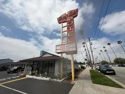 a sign for a motel on the side of a street at Hi-Way Host Motel in Pasadena