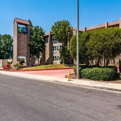 Holiday Inn Express & Suites Camarillo by IHG