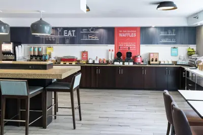 a restaurant with a bar with chairs and a counter at Hampton Inn Los Angeles Santa Clarita in Santa Clarita