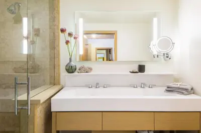 a bathroom with a white sink and a mirror at Malibu Beach Inn in Malibu