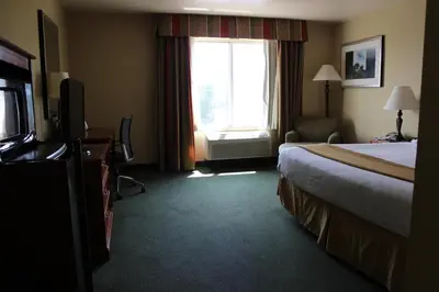 a hotel room with a bed and a window at Holiday Inn Express Tehachapi by IHG in Tehachapi
