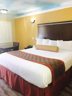 a large bed in a hotel room at Hollywood Palms Inns & Suites in Los Angeles