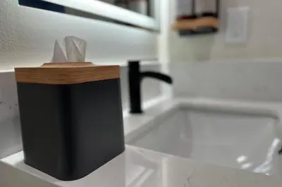 a black box sitting on top of a counter at Hyland Inn Long Beach in Long Beach