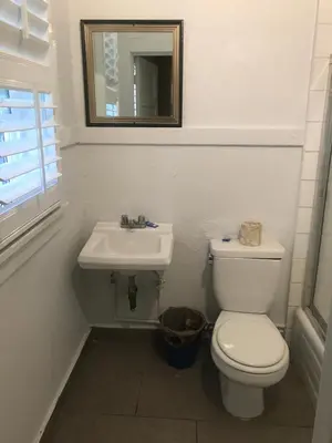 a bathroom with a toilet and a sink at Hotel West Inn, Hollywood - LA in Los Angeles