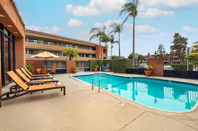 a swimming pool with lounge chairs and a hotel at Best Western Plus Redondo Beach Inn in Redondo Beach