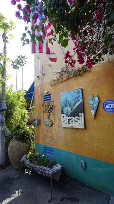 a building with signs on the side of it at Villa Brasil Motel in Los Angeles