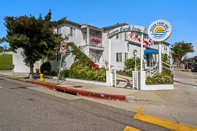 a white building with a sign on a street at Ocean Park Inn in Los Angeles