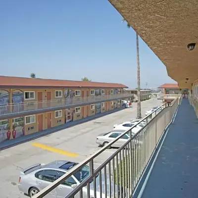 Los Angeles Inn & Suites - LAX