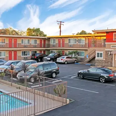 Friendly Hills Inn - Whittier