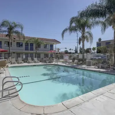 Motel 6-Corona