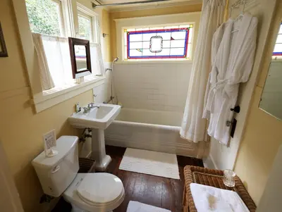a bathroom with a toilet and a sink and a tub at Arroyo Vista Inn in Los Angeles