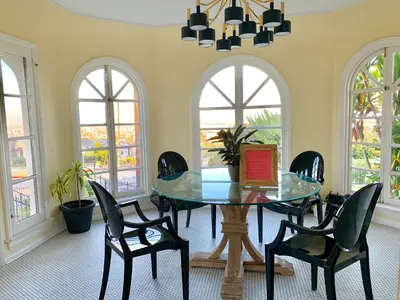 a dining room with a glass table and chairs at SpanishFairytale4bd3ba in San Pedro