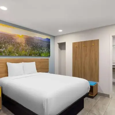 Days-Inn by Wyndham Bakersfield