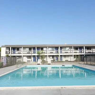 Motel 6-Claremont