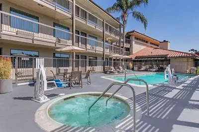 a hot tub in the courtyard of a hotel at Best Western Plus Executive Inn Rowland Height City of Industry in Rowland Heights