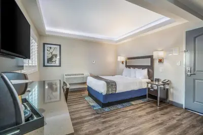 a hotel room with a bed and a tv at Inn at 50 Long Beach Convention Center in Long Beach