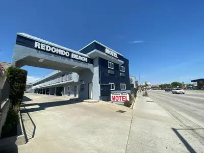 a blue building on the side of a street at Redondo Beach Motel - LAX in Gardena