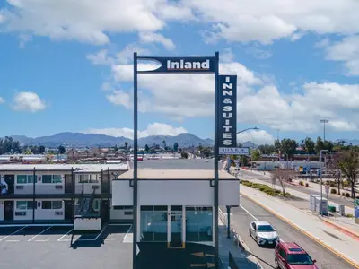 a street sign in the middle of a parking lot at Inland Inn & Suites in San Bernardino