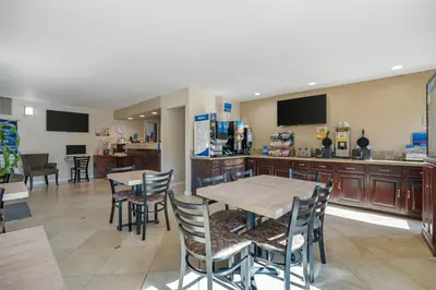 a dining room with tables and chairs and a bar at Best Western La Posada Motel in Fillmore