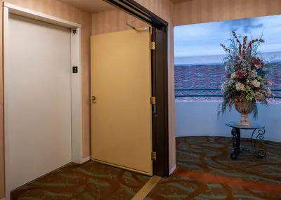 a room with a door and a vase of flowers at Glendale Hotel in Glendale