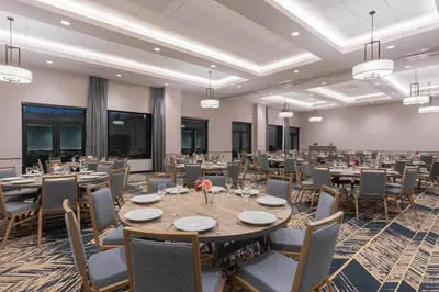 a large banquet room with tables and chairs at Courtyard by Marriott Thousand Oaks Agoura Hills in Agoura Hills