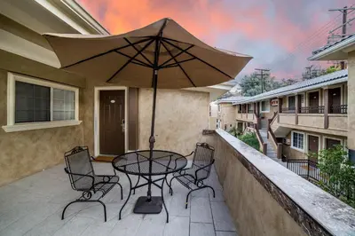a patio with a table and chairs and an umbrella at Nite Inn at Universal City - Walking Distance to Universal Studios Hollywood in Los Angeles