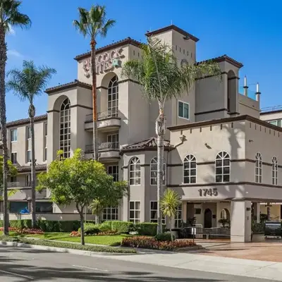 Peacock Suites