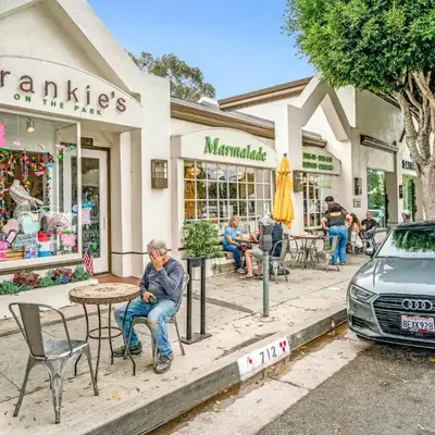 Renovateed Two-Bedroom Apartment in Santa Monica