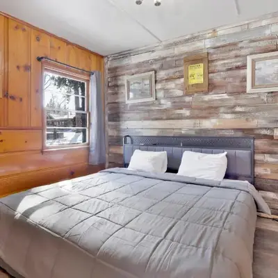 Juniper Lakeside Couples Resort Cabin by Big Bear Vacations