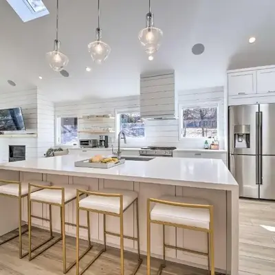 Half-Mi to Big Bear Lake Modern Home with Deck