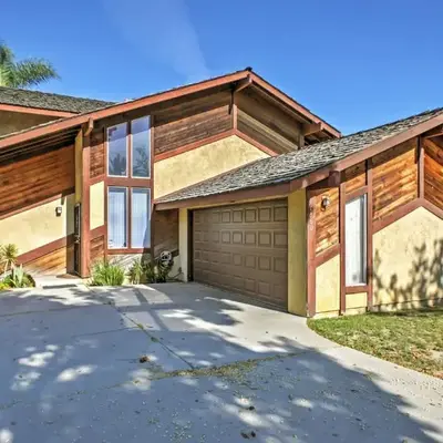 3 Mi to Dtwn Dining! Long Beach Condo with Balcony