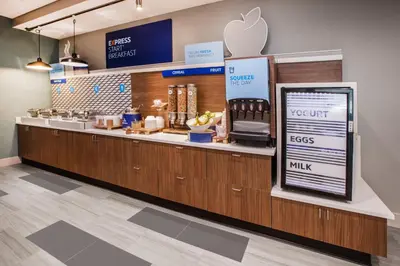 an apple store with a counter with an appleasteryasteryasteryasteryasteryasteryastery at Holiday Inn Express & Suites - Valencia - Santa Clarita by IHG in Valencia