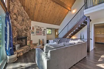 Gallery image of Mountain Haven with Hot Tub, Game Room, and Treehouse! in Lake Arrowhead