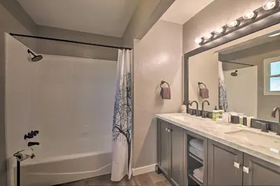 Gallery image of Mountain Haven with Hot Tub, Game Room, and Treehouse! in Lake Arrowhead
