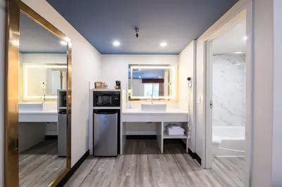 a bathroom with two sinks and a tub at Hyland Inn near Pasadena Civic Center in Pasadena