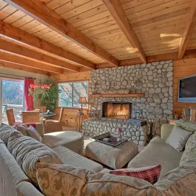 Mountainside Cabin with Deck - 16 Miles to Skiing!