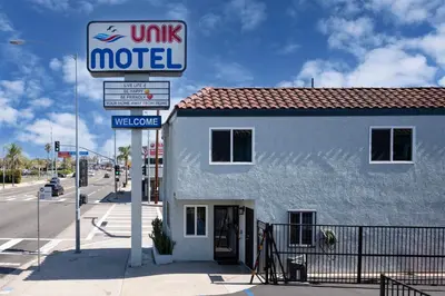 a united states motel sign in front of a building at Unik Motel in Harbor City