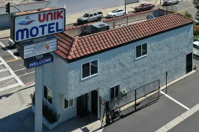 a building with a motel sign in front of it at Unik Motel in Harbor City